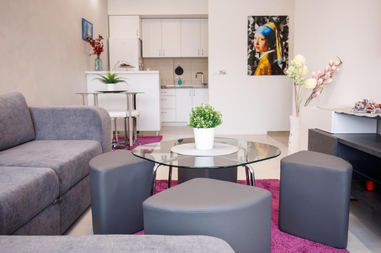 Niki Apartment *